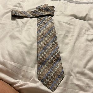 Bruno Piattelli geometric 100% silk tie